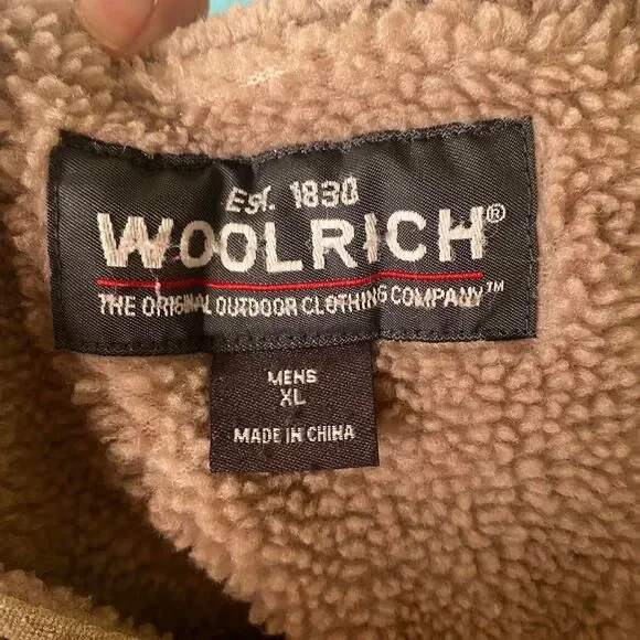 Woolrich Men's Cream and Tan vest - Picture 7 of 7